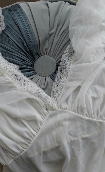 SOLD🤩 Vintage Van Raalte nightgown 50s Hollywood glam - Picture 4 of 14